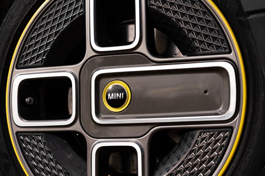Колеса Mini Cooper SE Level 2 (F56) 2020 года  (UK) (фото 32 из 34)
